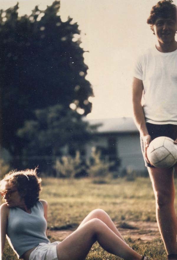 44.)Bill&Hillary Clinton结婚前打排球(1971)。