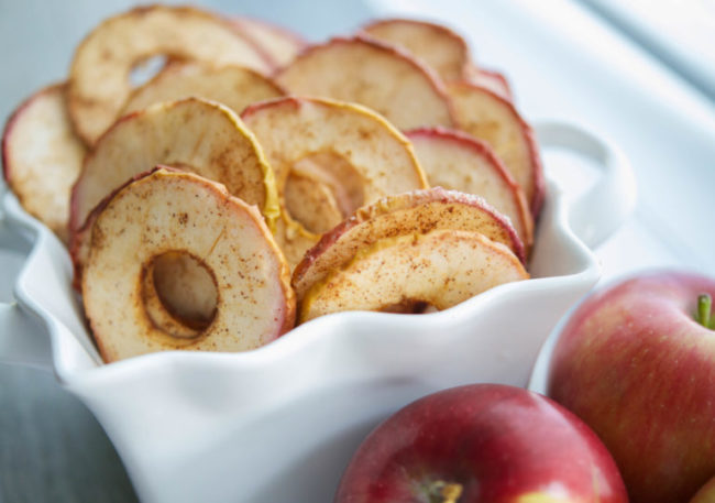 These cinnamon apple chips will keep your snacking healthy(ish).