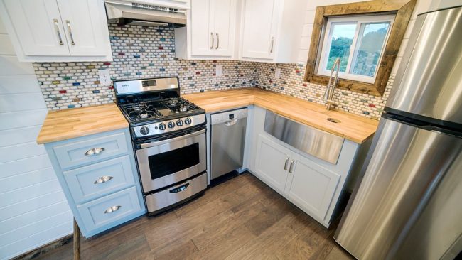 How cute is this tile backsplash?