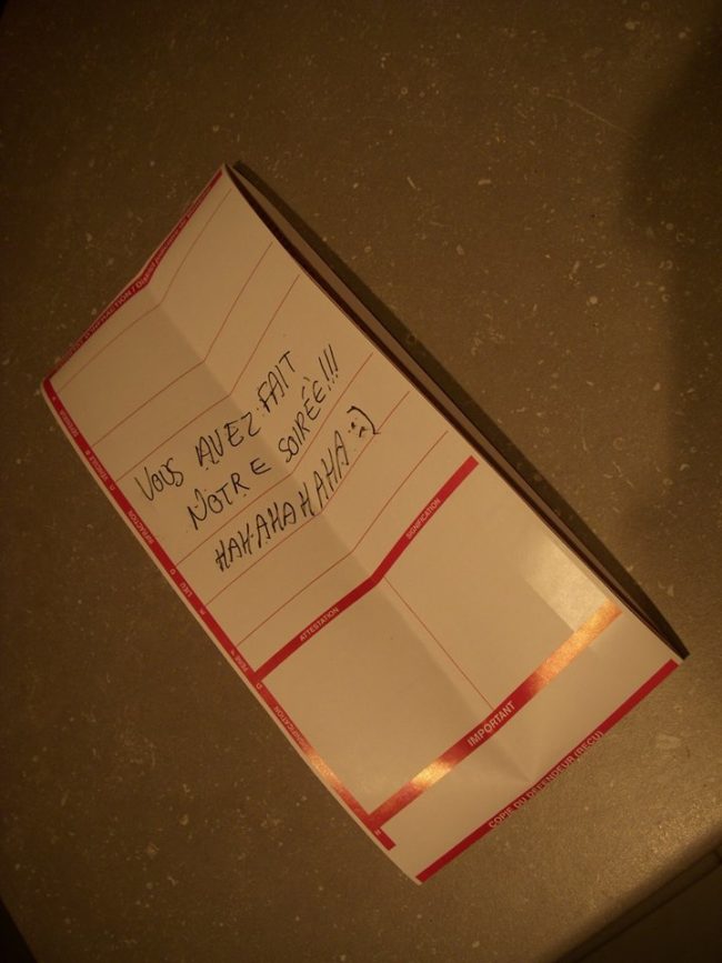 They left a fake ticket on the car, and it translates to, "You made our night!!! HAHAHAHAHAHAHA :)"