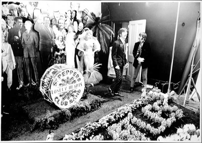 1967年-甲壳虫乐队为中士拍摄。 Pepper的寂寞心灵俱乐部乐队。