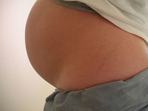 The photographer continued berating the woman. They said, "This motherhood job is hard. If I were you I would think twice about starting such a job by cutting corners so early in the game."