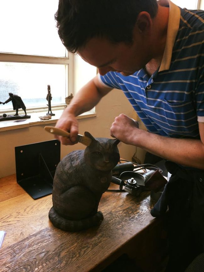 To honor Brutus' memory after he died, shoppers collected donations and raised thousands of dollars to build a bronze statue of the sweet feline.