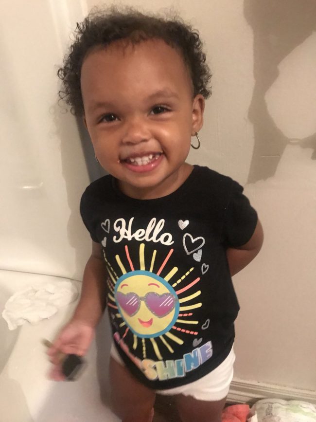 But while they can both agree that their daughter is the absolute cutest, their parenting techniques couldn’t be more different.