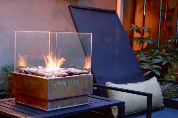 21.) With these small fire pits, you can enjoy a nice flame almost anywhere.
